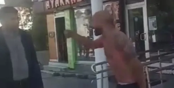 chpli-ardahan-belediyesinde-isten-cikarilma-eylemi-ben-evime-ekmek-goturemiyorum-diyerek-kendini-yakmaya-calis-1694445631255.jpeg CHP'li Ardahan Belediye'sinde işten çıkarılma eylemi! "Ben evime ekmek götüremiyorum" diyerek kendini yakmaya çalıştı-3