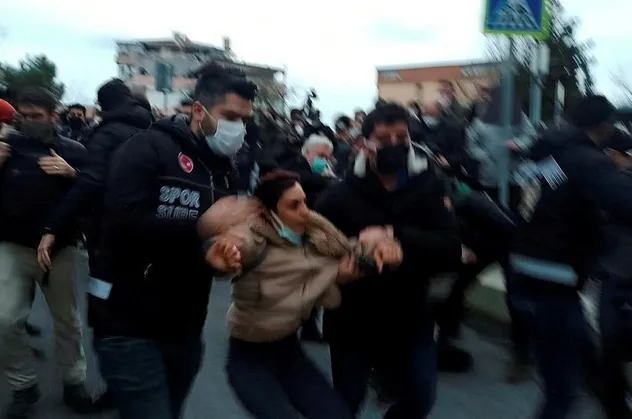 Boğaziçi'nde terör yuvalanmasına geçit yok! 4 provokatör canlı yayında gözaltına alındı