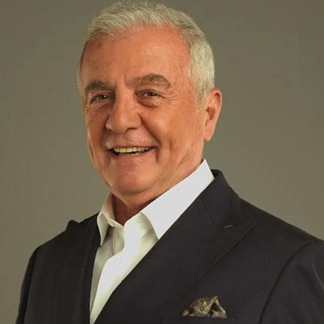 Başka Bir Gün'ün Haluk'u Avni Yalçın bakın hangi ünlü oyuncunun babası çıktı! Meğer Uzak Şehir'in yıldızının... - 6