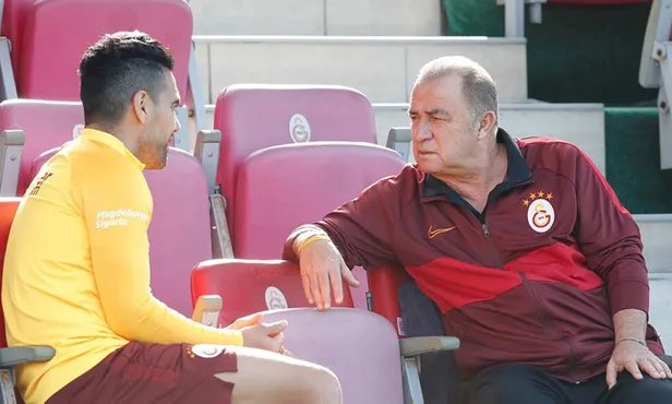 1572355979067.jpg Günler sonra ilk kare! Galatasaray'da Terim ve Falcao...-4