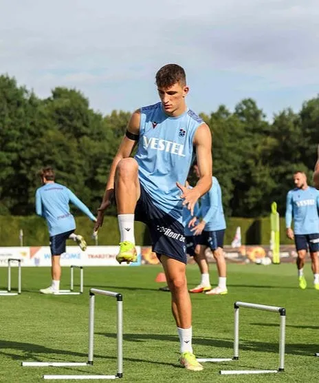 son-dakika-trabzonspor-ayriligi-duyurdu-1660913140530.jpg Trabzonspor ayrılığı duyurdu!-3