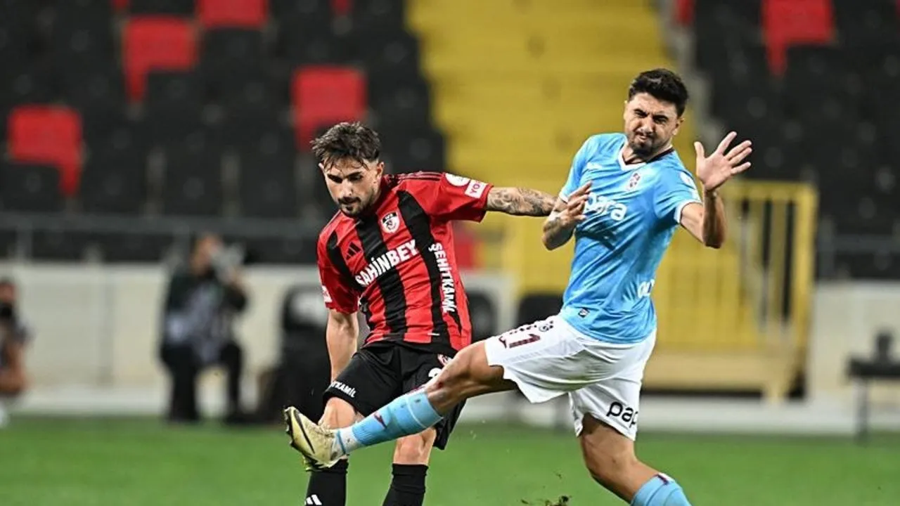 TAKVİM’in usta yazarı Ulaş Özdemir son dönemde üst üste yaşanan hakem hatalarını değerlendirdi!