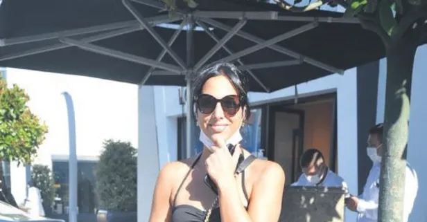 Hülya Avşar'ın kızı Zehra tek başına alışverişte