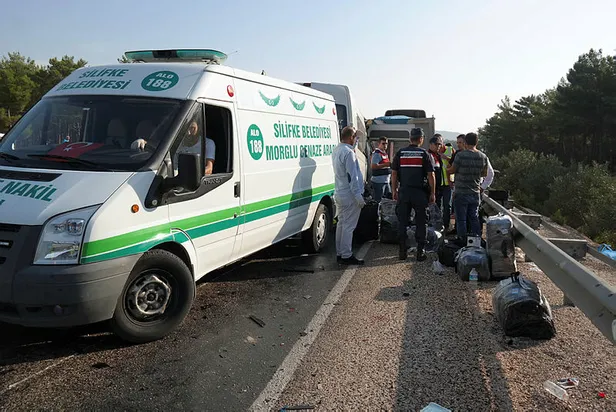 Mersin'de Akkuyu Santrali'nde çalışan Rus mühendisleri taşıyan minibüs kaza yaptı: 2 ölü, 11 yaralı-3