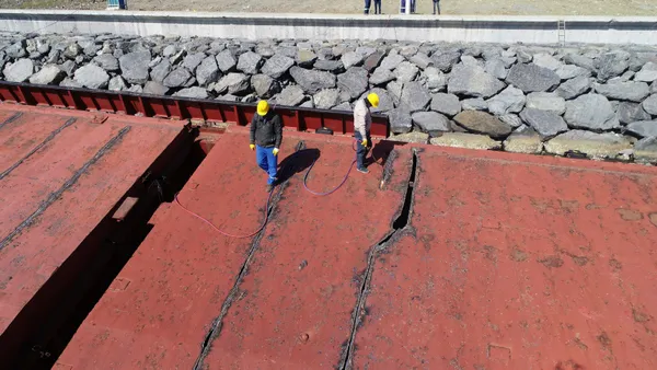 son-dakika-zeyrinburnunda-gemiye-oturan-gemi-sokumu-basladi-1615289470193.jpg SON DAKİKA: Zeytinburnu'nda karaya oturan gemi! Sökümü başladı-7