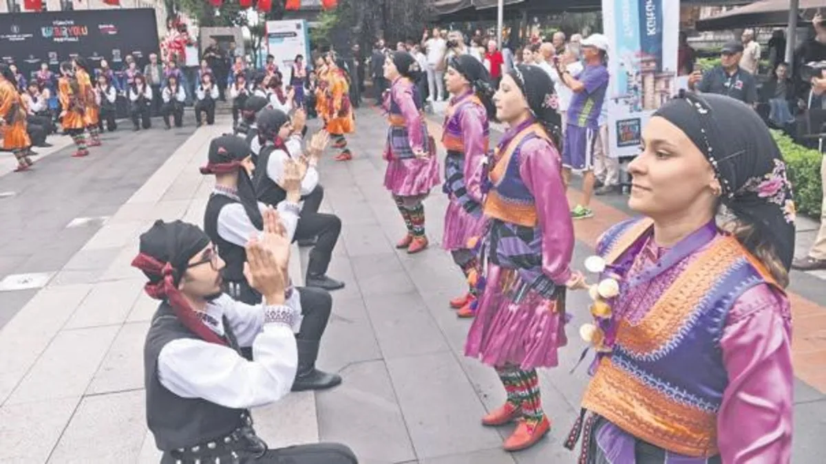 Türkiye Kültür Yolu Festivali'nin bu yılki 5'inci durağı Trabzon'da horon ile başladı