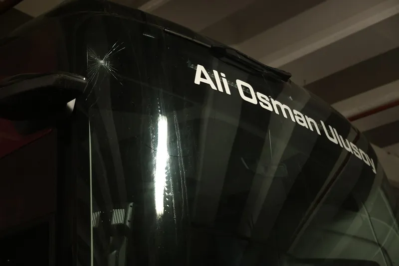 antalyaspor-maci-oncesi-trabzonsporun-otobusune-tasli-saldiri-1769789797996.jpg Antalyaspor maçı öncesi Trabzonspor'un otobüsüne taşlı saldırı!-2