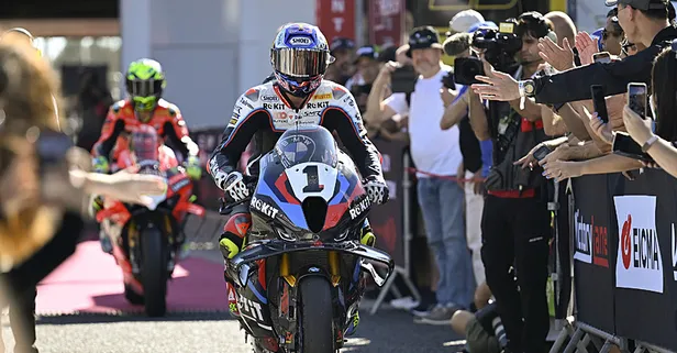 Toprak Razgatlıoğlu yine podyumun zirvesinde