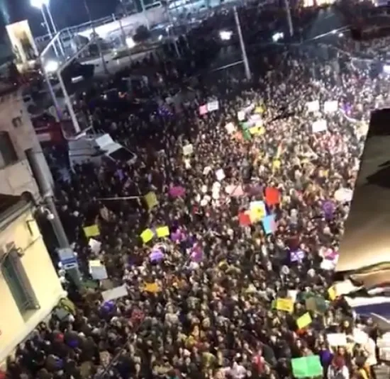 Taksim'de feministlerden ezana küstah saygısızlık!-1