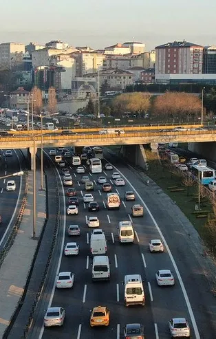 Son dakika:  İstanbul trafiğinde koronavirüs kaçışı yoğunluğu! Toplu ulaşım kullanımı azaldı