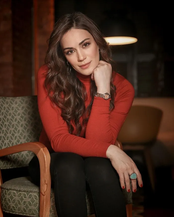 2-kez-evlenen-ozge-boraktan-ayip-olmasin-diye-evlendim-sozlerine-aciklik-ilk-esi-bakin-hangi-oyuncu-cikti-mege-1702966081830.jpg 2 kez evlenen Özge Borak’tan “Ayıp olmasın diye evlendim” sözlerine açıklık! İlk eşi bakın hangi oyuncu çıktı! Meğer Ata Demirer’den önce...-9