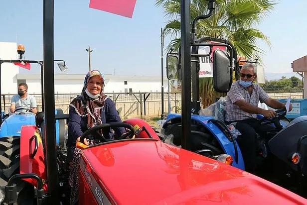 Manavgat'ta yangında zarara uğrayan çiftçilere 16 yeni traktör: Devletin bizi yalnız bırakmayacağını biliyordum-6