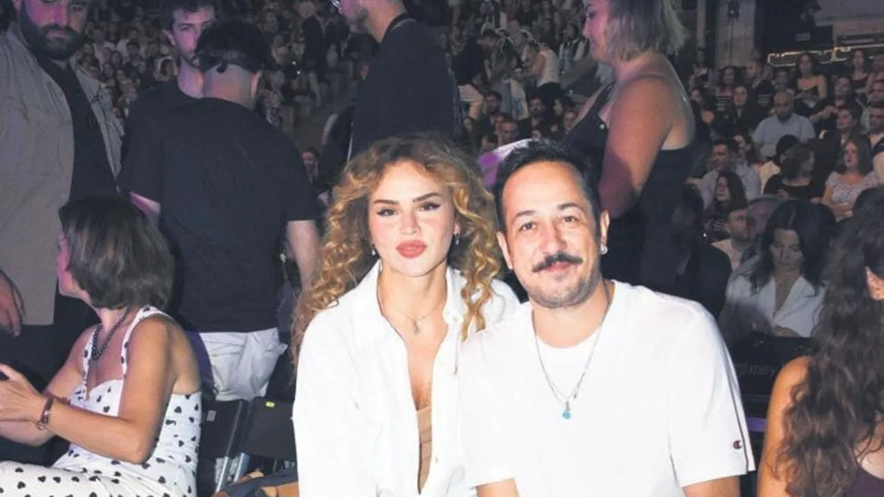 Sarp Apak ve eşi Bengisu Apak, Emir Can İğrek konserinde objektiflere yansıdı!