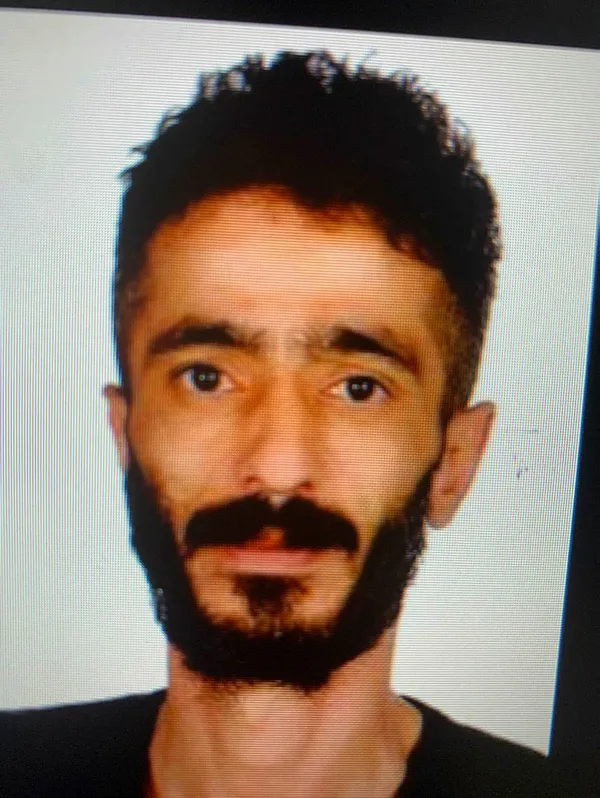 karisini-isyerinde-doverek-oldurdu-kizini-aradi-1637650655603.jpg Karısını işyerinde döverek öldürdü! Kızını aradı-5