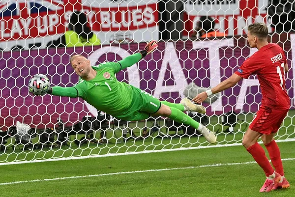 ingiltere-2-1-danimarka-euro-2020de-italyanin-rakibi-belli-oldu-1625694469976.jpg İngiltere 2-1 Danimarka | EURO 2020'de İtalya'nın rakibi belli oldu-1