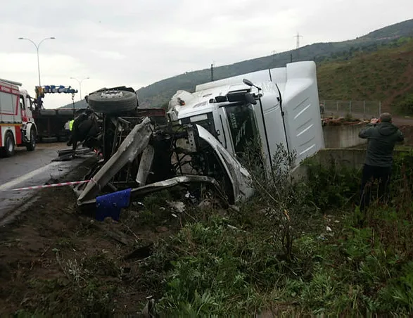 TEM Otoyolu’nda trafiği kilitleyen kaza