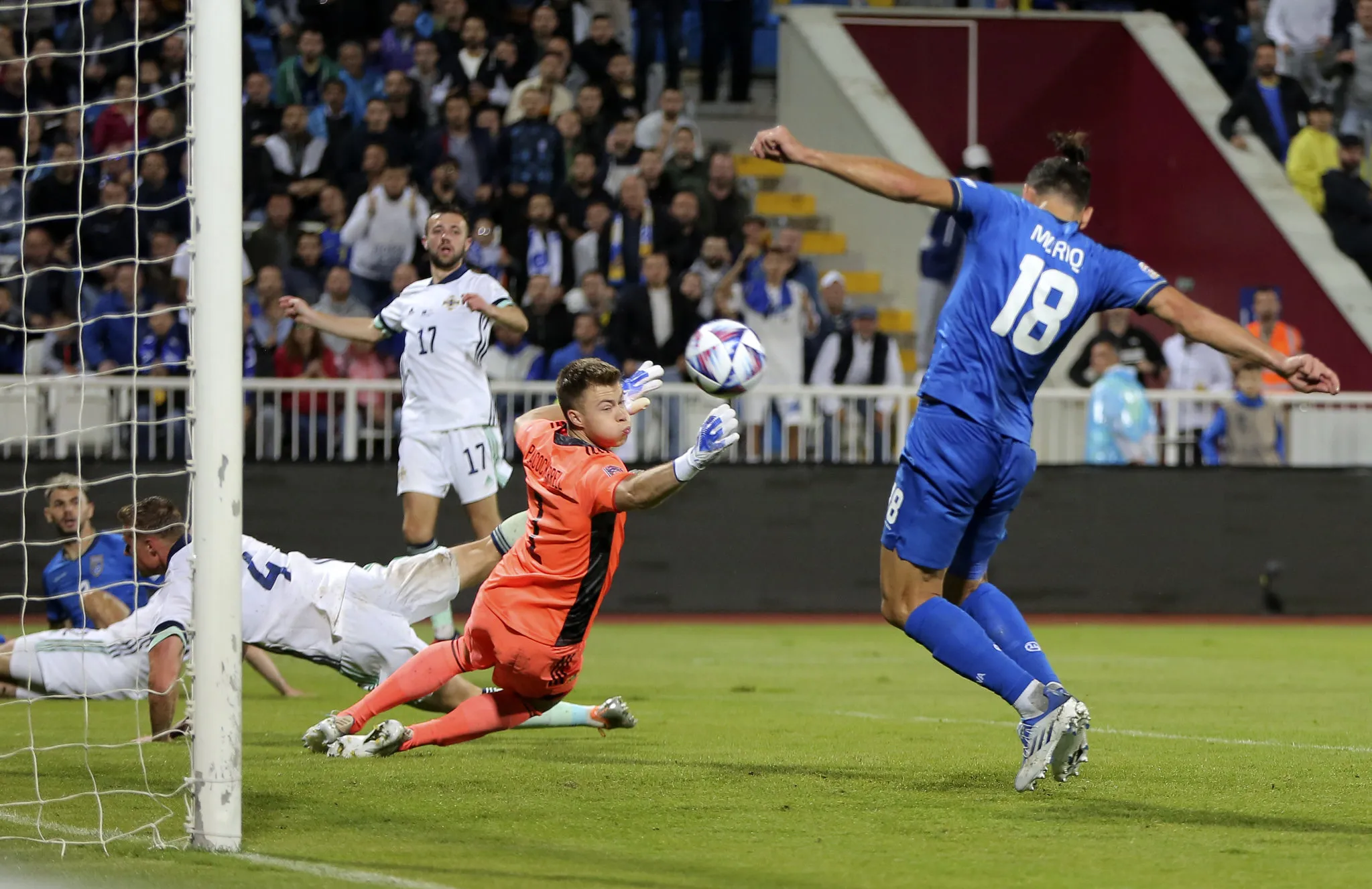 Galatasaray'dan taraftara müjde! 2 transfer kampa yetişiyor - 35