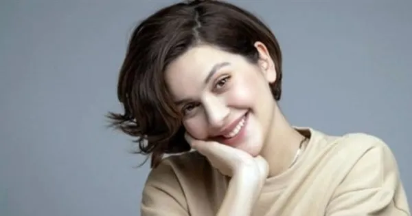 berguzar korel kimdir bikinili paylasimina sasirtici aciklamalar yazan berguzar korel kac yasinda takvim