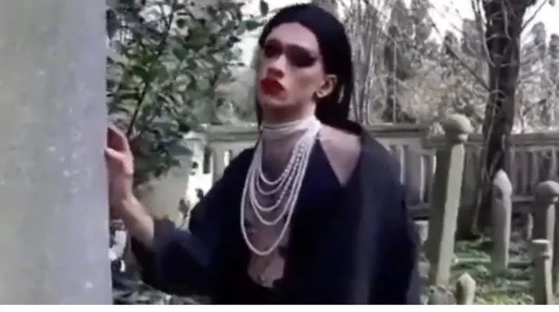 lgbt-uyesi-batu-belenin-mezarlikta-cektigi-video-klibi-hakkinda-sorusturma-baslatildi-1591704965259.jpg LGBT üyesi Batu Belen'in mezarlıkta çektiği video klibi hakkında soruşturma başlatıldı!-1