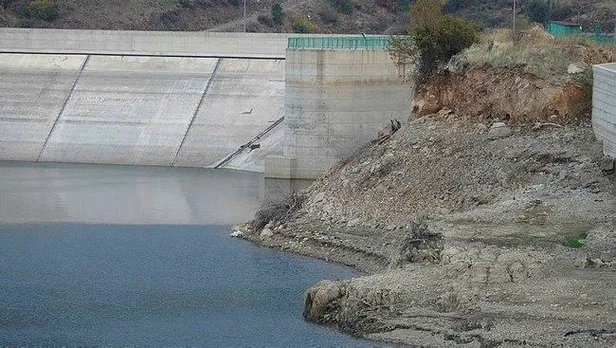 SON DAKİKA: Mersin'deki Alaköprü Barajı'nda su seviyesi yüzde 55'e kadar düştü-5