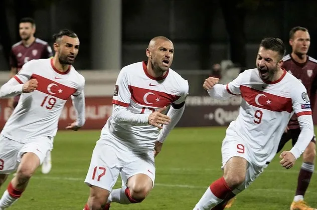 Letonya’yı yenen Milli Takımımız ikincilik için kağıdı kalemi elini aldı