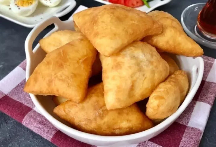 1-damla-yag-cekmeyen-mayasiz-5-dakikada-pisi-tarifi-icine-2-kasik-katmak-yeterli-1718040951982.jpeg İçine 2 kaşık katmak yeterli! 1 damla yağ çekmeyen mayasız 5 dakikada aşırı hafif pişi tarifi-5
