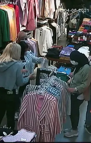 Müşteri gibi girdiler çantayı çalıp kaçtılar! Yer: İstanbul