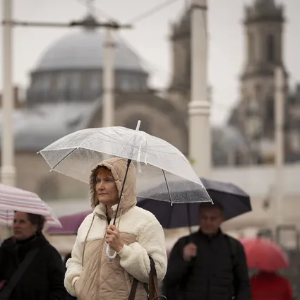 İstanbul’da kuvvetli yağış alarmı: Valilik o saati işaret etti!