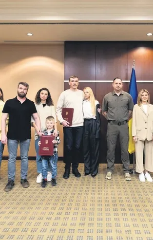 Başkan Erdoğan'ın devreye girmesiyle Rusya'da esir olan 5 komutan ailelerine kavuştu