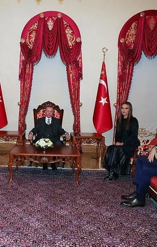 Başkan Erdoğan sanatçılar Hande Yener ve Demet Akalın'ı kabul etti