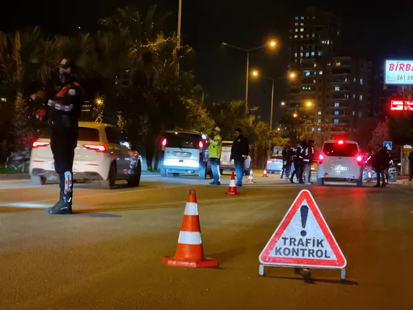 adanada-2-bin-polisle-dron-destekli-asayis-uygulamasi-61-supheli-yakalandi-1675480381755.jpg Adana’da 2 bin polisle dron destekli asayiş uygulaması: 61 şüpheli yakalandı-3