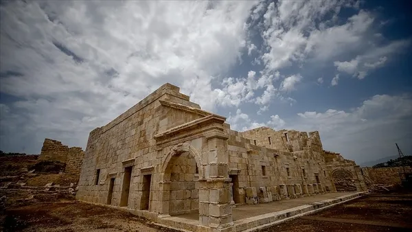 cevre-sehircilik-ve-iklim-degisikligi-bakanligi-zeytinliklerden-sonra-sit-alanlari-da-ranta-aciliyor-iddialari-1646575238630.jpg Çevre Şehircilik ve İklim Değişikliği Bakanlığı 'zeytinliklerden sonra sit alanları da ranta açılıyor' iddialarını yalanladı-6