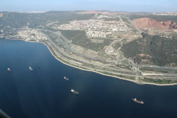 İzmit Körfezi'ni kirleten 6 gemiye ağır fatura: 5 milyon 800 bin lira ceza-2