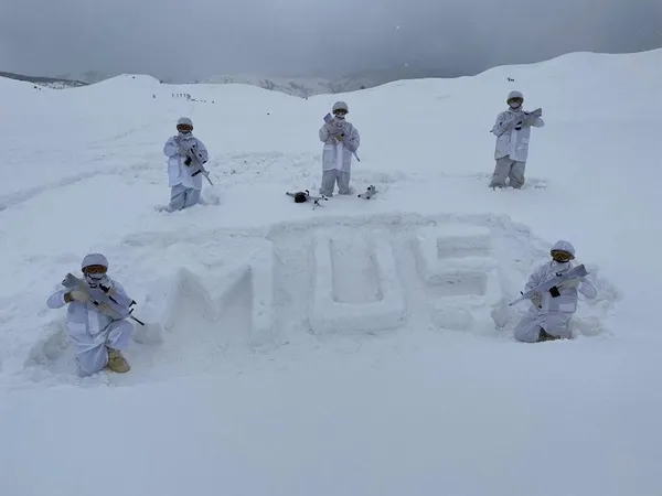 musta-1071-personelle-eren-kis-17-operasyonu-teror-orgutune-nefes-aldirilmiyor-1643528209920.jpg Muş'ta 1071 personelle Eren Kış-17 Operasyonu! Terör örgütüne nefes aldırılmıyor-4