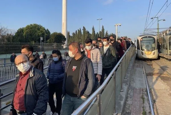 Toplu ulaşımda dibi gördü: CHP’li İstanbul Büyükşehir Belediyesi’nin başarısızlığı vatandaşı isyan ettirdi