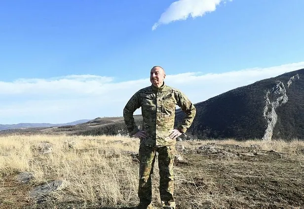 azerbaycan-cumhurbaskani-ilham-aliyev-ermenistan-isgalinden-kurtarilan-cidir-ovasinda-zafer-cayi-icti-1610736848652.jpeg Azerbaycan Cumhurbaşkanı İlham Aliyev Ermenistan işgalinden kurtarılan Cıdır Ovası’nda zafer çayı içti-3