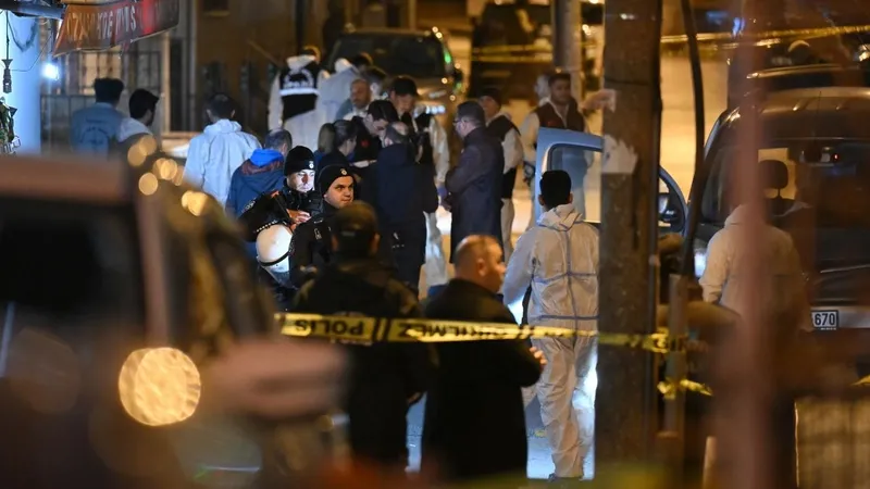 son-dakika-kucukcekmecede-ak-parti-programina-silahli-saldirida-flas-gelisme-yasi-18den-kucuk-oldugu-ogrenilen-1707940277024.jpeg Son dakika: Küçükçekmece'de AK Parti programına silahlı saldırıda flaş gelişme! Yaşı 18'den küçük olduğu öğrenilen 4 şüpheliden 3'ü tutuklandı-7