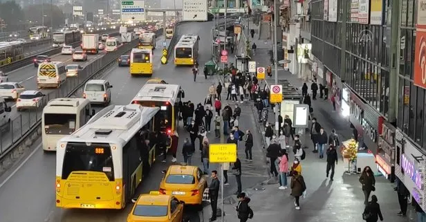 istanbul da ulasim cilesi bitmiyor haftanin son is gununde duraklarda ve trafikte yogunluk takvim