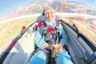 Hayali uçak uçurmaktı: 83 yaşındaki nine hayalini gerçekleştirdi