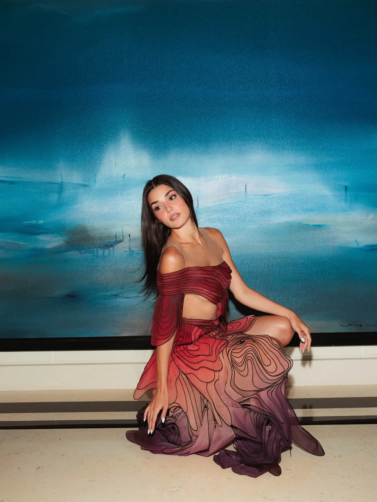 1789678983697.jpg Kırmızı halıda "sıvı altın" düellosu! Selena Gomez ve Hande Erçel pişti oldu: Servet değerindeki elbiseler sosyal medyayı salladı-7