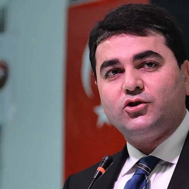 6lı masanın küçük ortağı seviyeyi magmaya indirdi! Gültekin Uysaldan Ümit Özdağa ağır hakaret: Tecavüze uğramış çocuk...