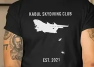 Uçaktan düşerek ölen Afganların yansıtıldığı tişörtleri satan siteden skandal savunma: Komik değil ama politik!