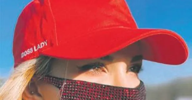 Genç şarkıcı ve oyuncu Feride Hilal Akın'dan coronavirüse karşı son moda önlem