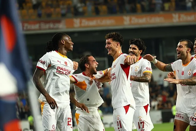 galatasaray-sampiyonlar-liginde-sporting-deplasmaninda-galatasaray-sampiyonlar-liginde-sporting-karsisinda-osi-1788933148013.jpeg Galatasaray Şampiyonlar Ligi'nde Sporting karşısında: Osimhen, Lemina, Singo ve Abdülkerim yok! Okan Buruk'tan ilk 11'de mecburi revizyon-6