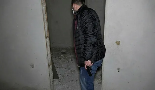 duzcede-polisin-dur-ihtarina-uymayan-surucu-gizlendigi-depoda-yakalandi-1590360258365.jpeg Düzce'de polisin 'dur' ihtarına uymayan sürücü gizlendiği depoda yakalandı-2