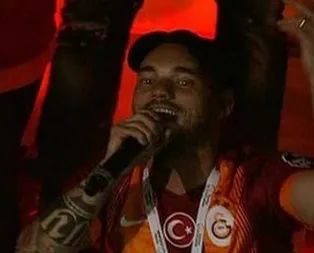 Sneijder Fenerbahçe taraftarını çıldırttı! Öyle bir şey yaptı ki...