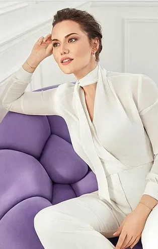 2020’nin en güzel ve en yakışıklı isimleri belli oldu! Fahriye Evcen, Özgü Kaya, Kıvanç Tatlıtuğ ve Çağatay Ulusoy...