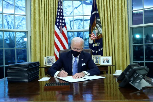 son-dakika-joe-biden-goreve-geldi-beyaz-saray-internet-sitesine-gizli-mesaj-koydu-1611216532335.jpg SON DAKİKA: Joe Biden göreve geldi Beyaz Saray internet sitesine gizli mesaj koydu-4