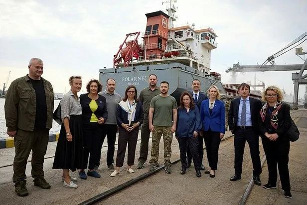 zelenskiyden-tahil-koridoru-mesaji-sevkiyat-icin-turkiye-ve-bmden-sinyal-bekliyoruz-1659097774911.jpeg Zelenskiy'den 'tahıl koridoru' mesajı: Sevkiyat için Türkiye ve BM'den sinyal bekliyoruz-3