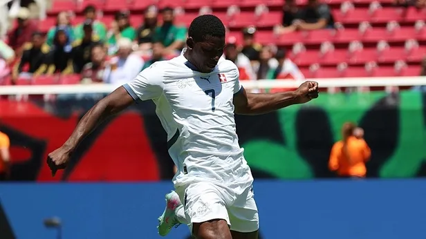 Kartala yeni forvet: Fransaya Embolo çıkartması